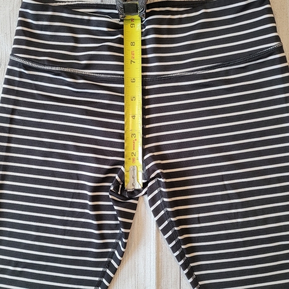 Scorpio Sol Black White Striped Capri Legging Yoga Gym Size Small - Picture 5 of 5